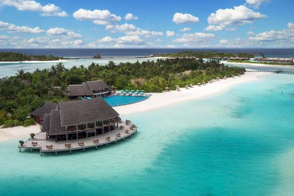 21 Most Romantic Beach Weddings - Anantara Dhigu Resort, Velassaru