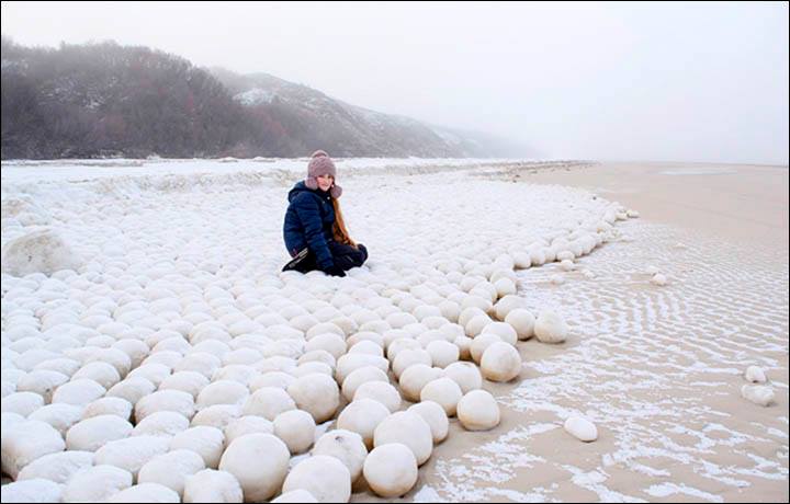 Thousands of Snowballs